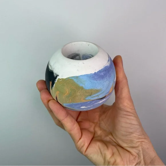 Artisan-Made Decorative Hand-Painted Concrete Incense Vase - Picture 6 of 7